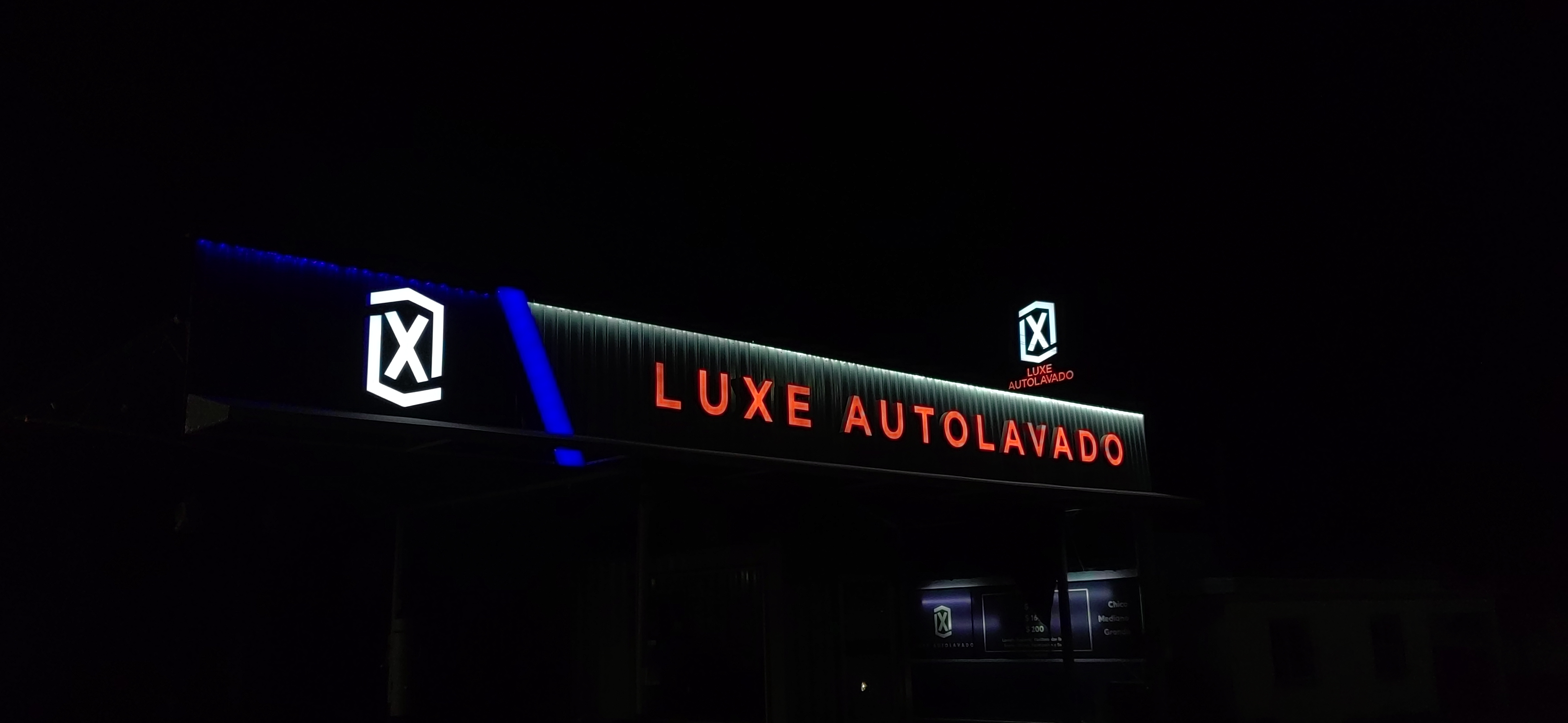 Letras iluminadas nocturnas